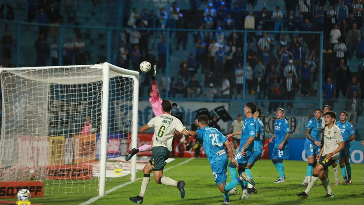 PREOCUPACIÓN. Atlético Tucumán volvió a dejar una imagen pálida ante Aldosivi y prolongó su momento irregular en el torneo.