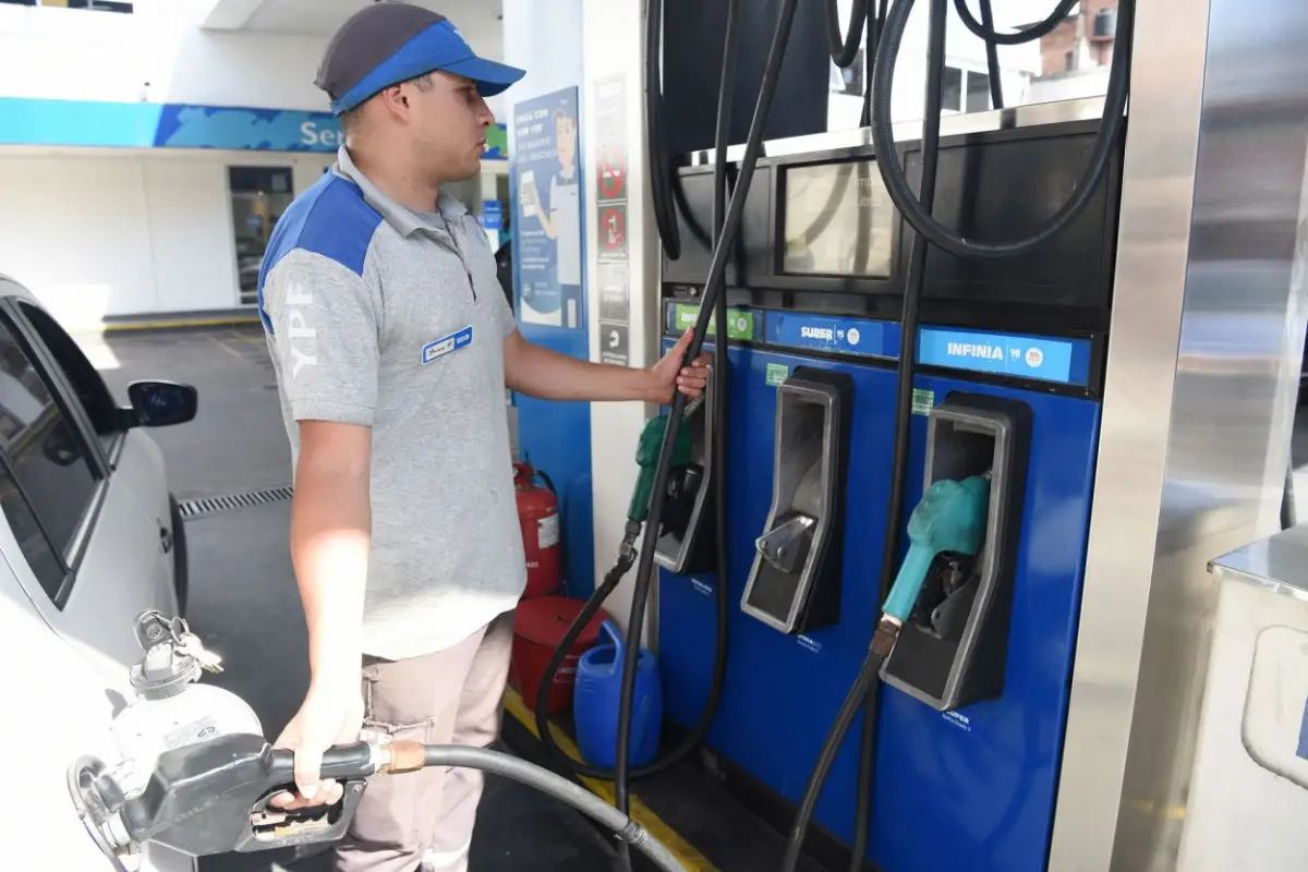 CAMBIOS EN LAS PIZARRAS. En lo que va del mes, el precio del combustible registró una suba del 4%, con picos del 7% en el valor de la Súper.