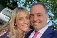 Quién es Bettina Angeletti, la esposa de Manuel Adorni: coach empresarial y protagonista de la polémica en la comitiva presidencial