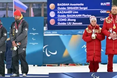 El “espaldazo” llegó a los Juegos Paralímpicos: polémica en una premiación y acusaciones de Ucrania