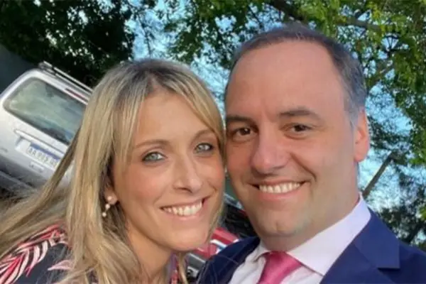 Denuncian a Manuel Adorni por contratos de la consultora de su esposa y por presuntas irregularidades en licitaciones