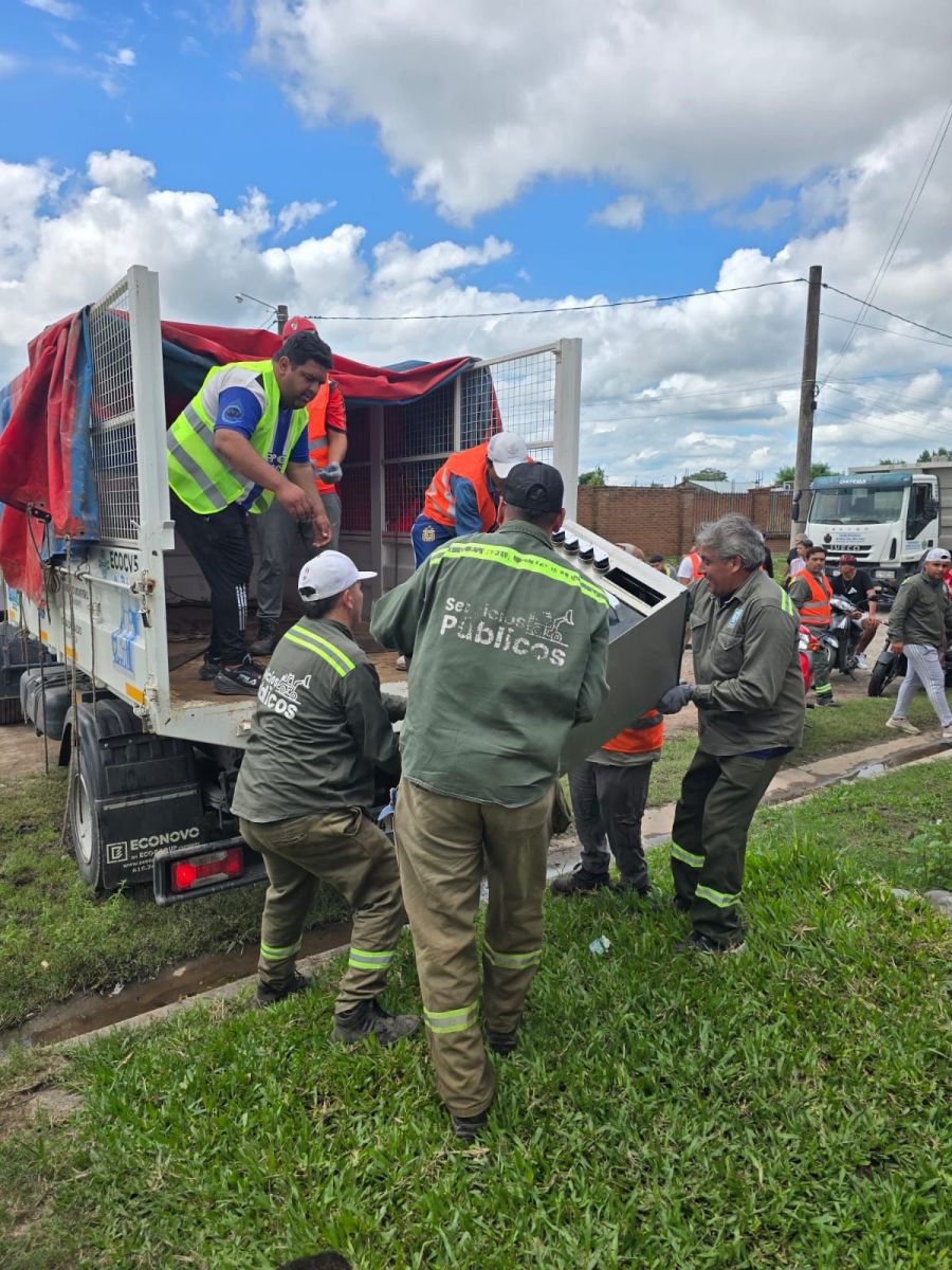 Asisten a las familias. BANDA DEL RÍO SALÍ