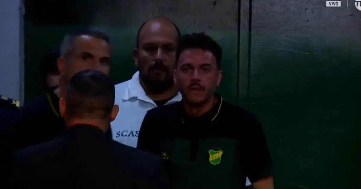 BRONCA. Mariano Soso explotó en la salida de los vestuarios contra el arbitraje de Brian Ferreyra.