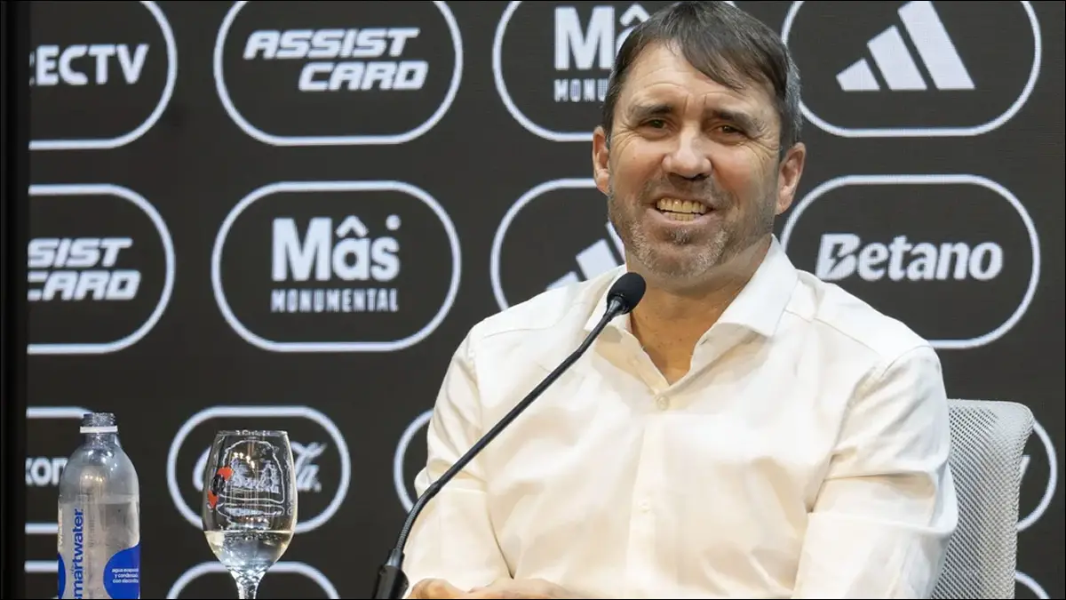 GANADOR. Eduardo Coudet debutó como entrenador de River con una victoria por 2-1 ante Huracán en Parque Patricios.