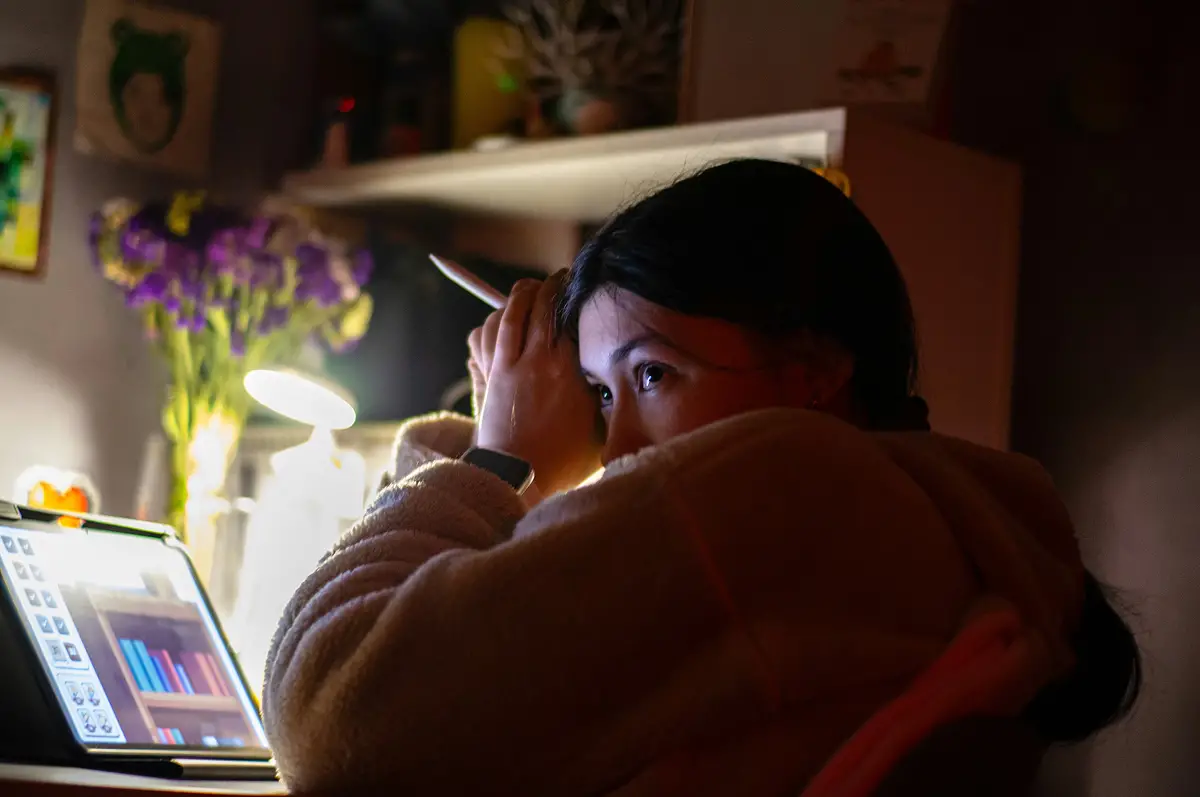 IA Y SALUD MENTAL. Especialistas señalan que la clave no es abandonar la inteligencia artificial, sino aprender a integrarla sin sobrecargar a los trabajadores. / UNSPLASH