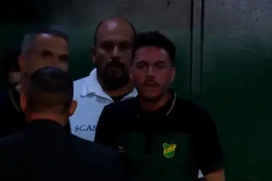 Estás roto moralmente: Mariano Soso explotó contra el árbitro tras el polémico penal del VAR