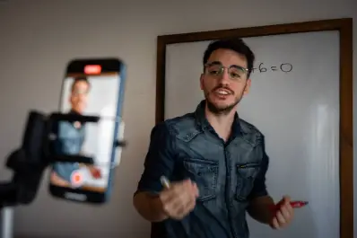 Fede Shortrede, el profesor que conquistó TikTok explicando matemáticas con humor