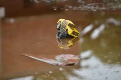 ¿Qué futuro les puedo dar a mis hijos acá?: el lamento de una vecina de La Madrid tras la inundación