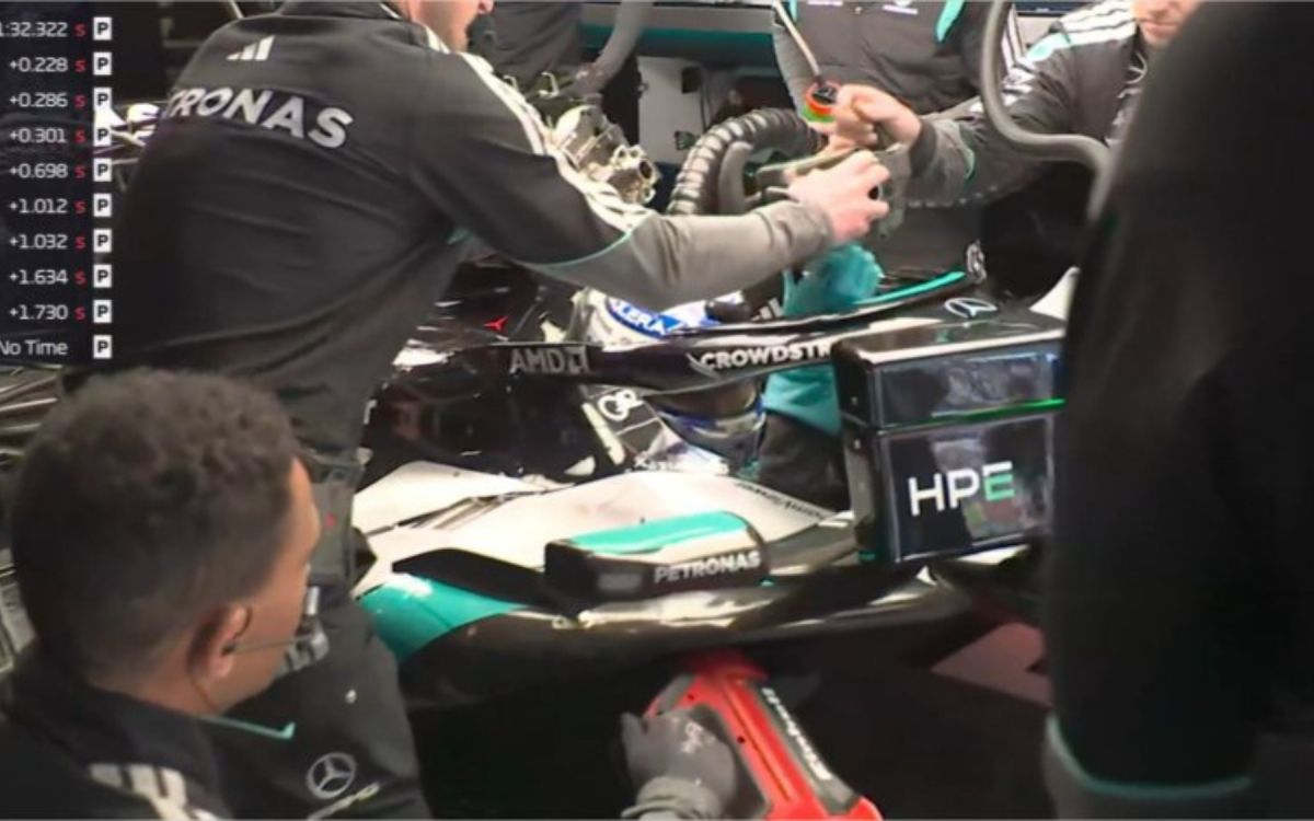 BOXES. El vehículo de Russell estuvo detenido por 10 minutos en toda la Q3.