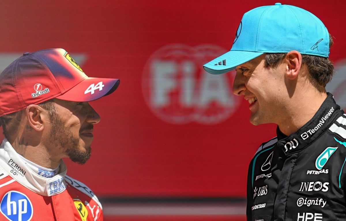 VIEJOS CONOCIDOS. George Russell con su ex compañero Lewis Hamilton.