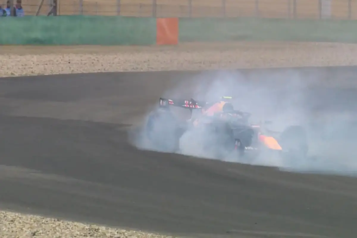 Hadjar protagonizó un trompo en las primeras curvas del GP de China.