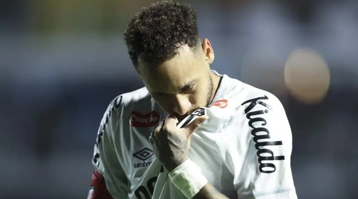 Neymar, delantero de Santos, sueña con jugar el Mundial con Brasil.