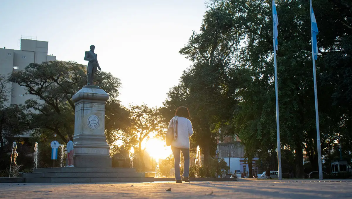 MAÑANA SOLEADA. El lunes arrancó con mucha humedad y con el cielo mayormente despejado. 