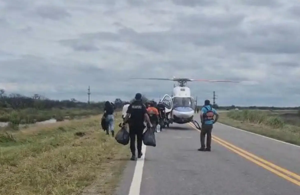 OPERATIVOS. Se utilizaron vuelos sanitarios para evacuar personas aisladas.