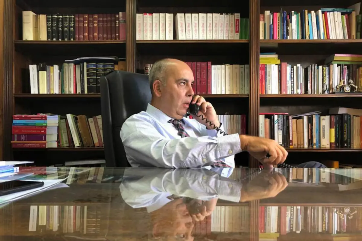 El juez federal Marcelo Martínez De Giorgi, en su despacho.