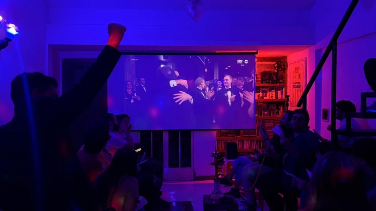 DEBATE CINÉFILO. Los asistentes discutieron predicciones y compartieron sus opiniones sobre las películas nominadas a los Oscar. / LA GACETA, VICTORIA REINOSO