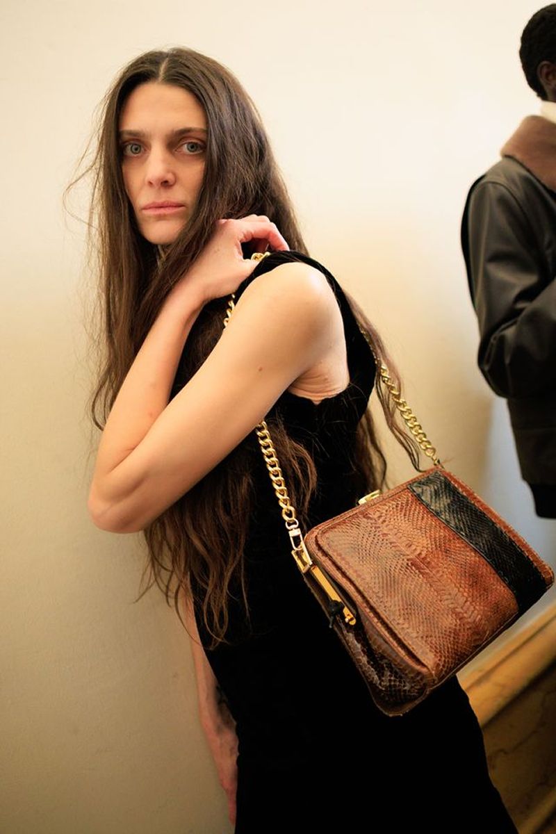 Paris Fashion Week: las tres tendencias de belleza que dominaron las pasarelas según Vogue