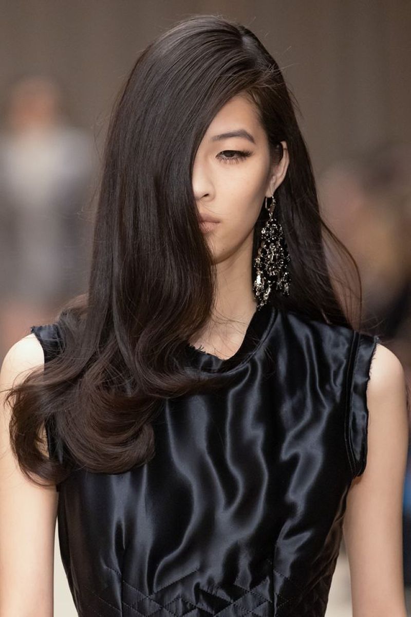 Paris Fashion Week: las tres tendencias de belleza que dominaron las pasarelas según Vogue