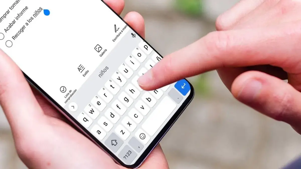 Lesiones en la mano por el uso del celular: cuáles son las más frecuentes y cómo prevenirlas