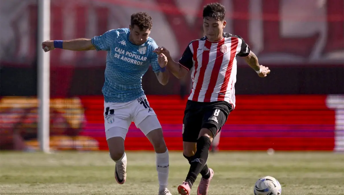 POCOS GOLES.  En el nuevo ciclo, Atlético Tucumán progresa hasta tres cuartos y genera alguna que otra chance, pero padece por su falta de contundencia. 