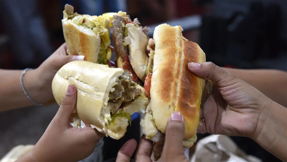 MANJAR. El sánguche de milanesa forma parte de la dieta cotidiana de los tucumanos.