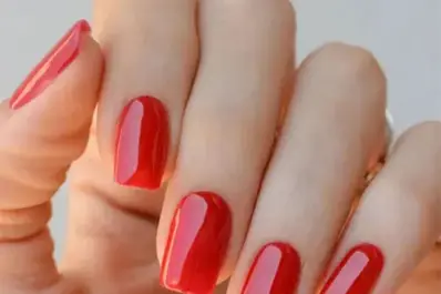 Ayuda para los inundados: ofrecen un esmaltado de uñas a cambio de un alimento