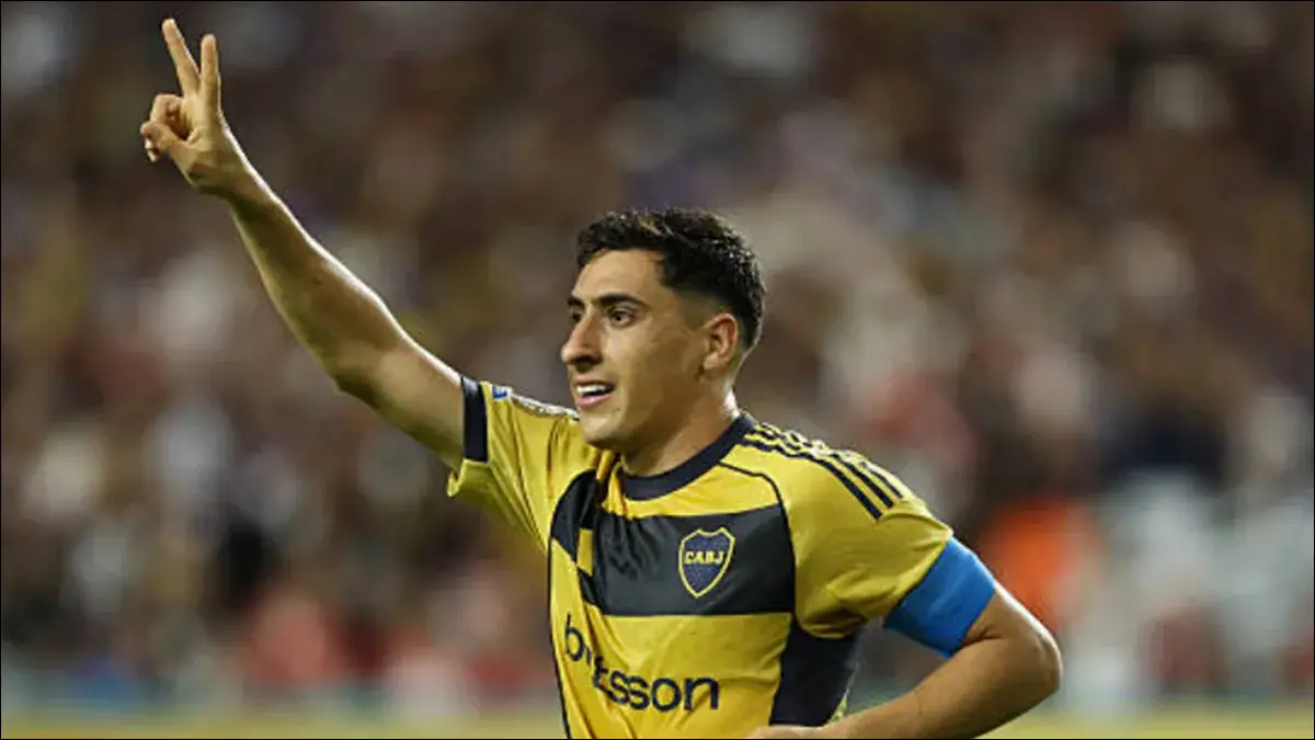 BRILLA. El atacante uruguayo atraviesa una racha goleadora que sostiene al equipo en un contexto adverso.