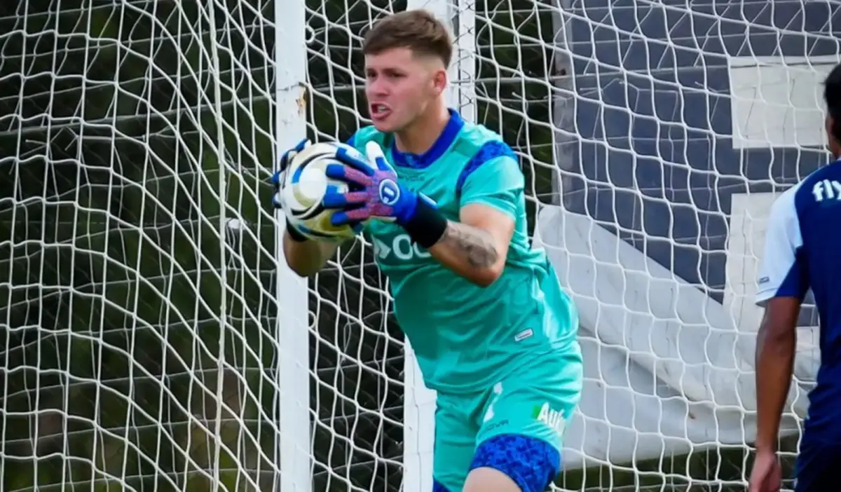 DEBUT DE RIESGO. Máximo Cabrera jugará su primer partido en Primera en el Monumental frente a Atlético.