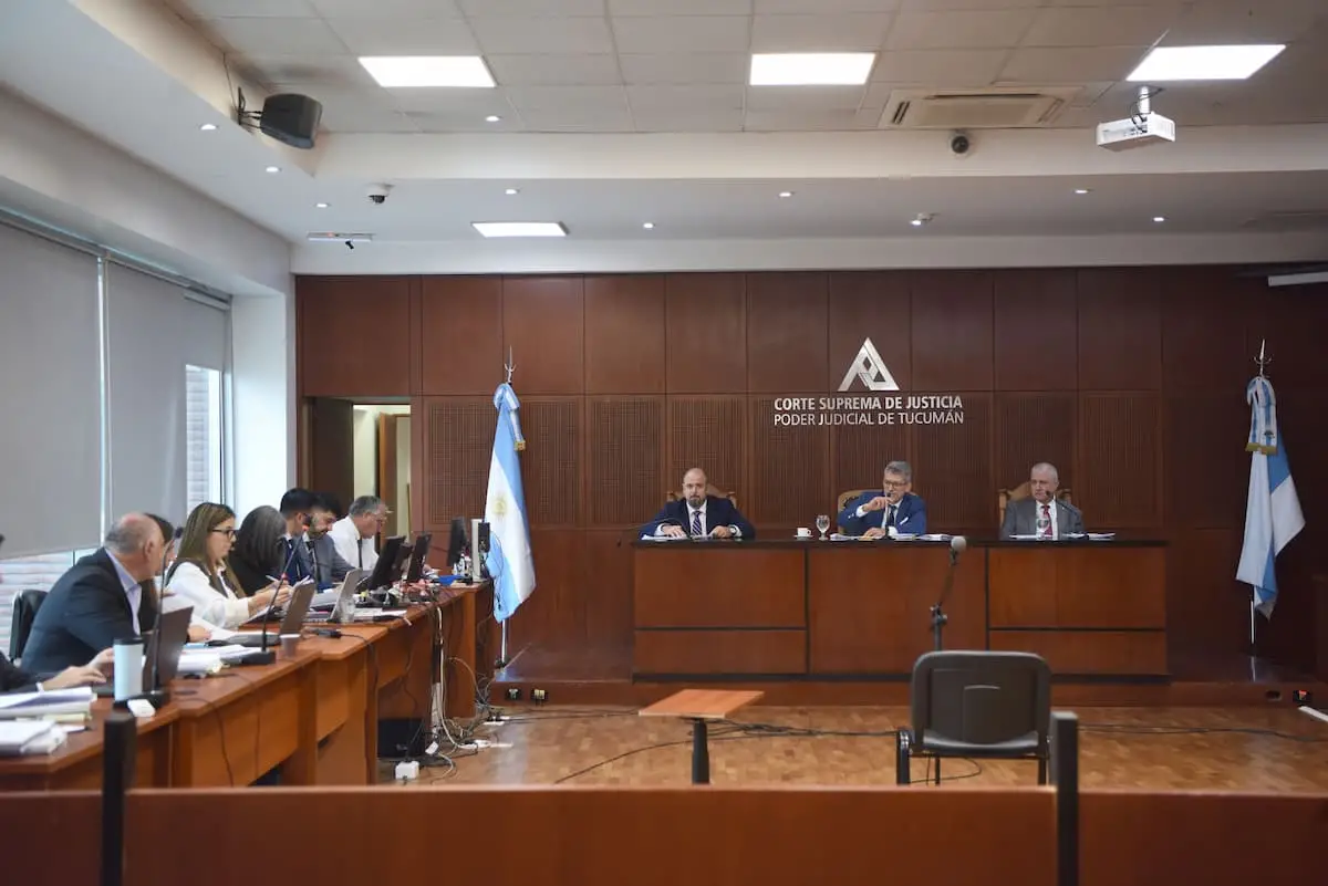 Los jueces del Tribunal y el fiscal Carlos Sale discutieron por la calidad de los testigos.
