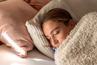 Las personas mayores de 40 años no deberían dormir más de nueve horas, según un neurólogo