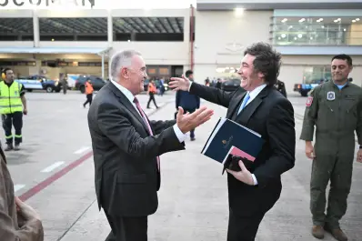 EN VIVO: Javier Milei llegó a Tucumán y fue recibido por el gobernador Osvaldo Jaldo