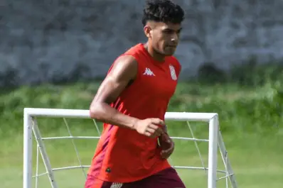 En el duelo entre los “Santos”, Alan Cisnero escribe su propio versículo