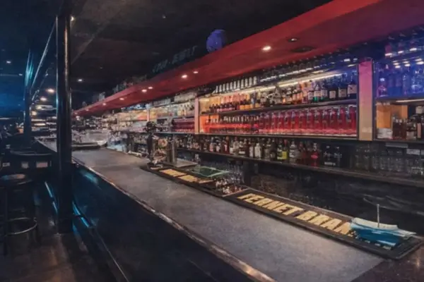 Procesan a nueve hombres por explotar sexualmente a 50 mujeres en un boliche encubierto de Recoleta