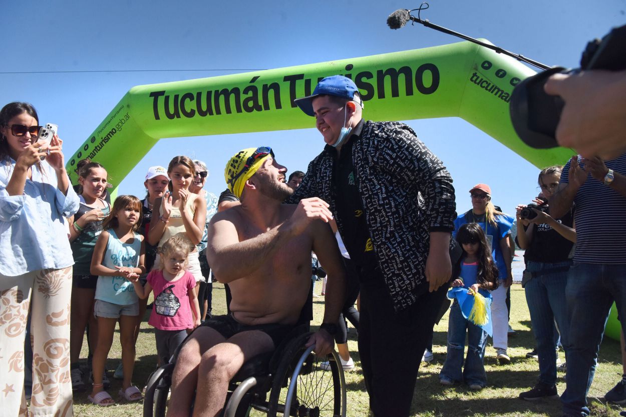 EDICIÓN ANTERIOR. Alegría compartida al llegar a la deseada meta.