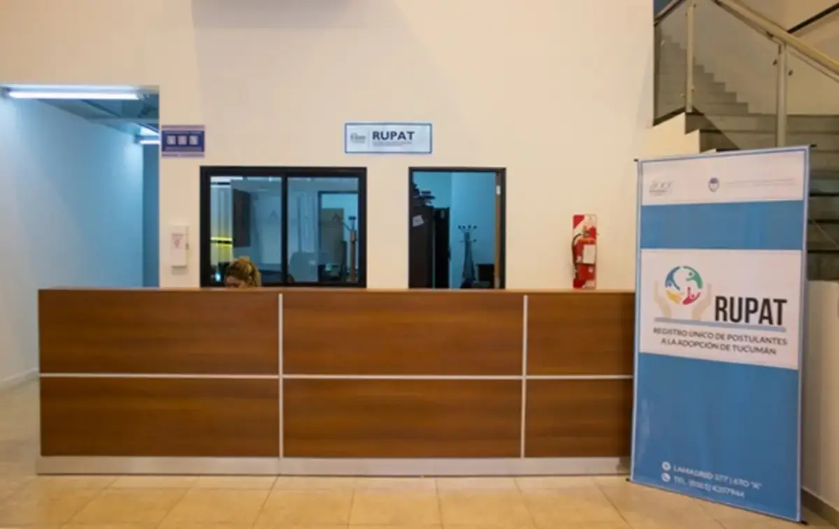 Desde la institución señalaron que se trata de un niño tímido en un primer acercamiento, aunque afectuoso cuando logra generar vínculos de confianza.