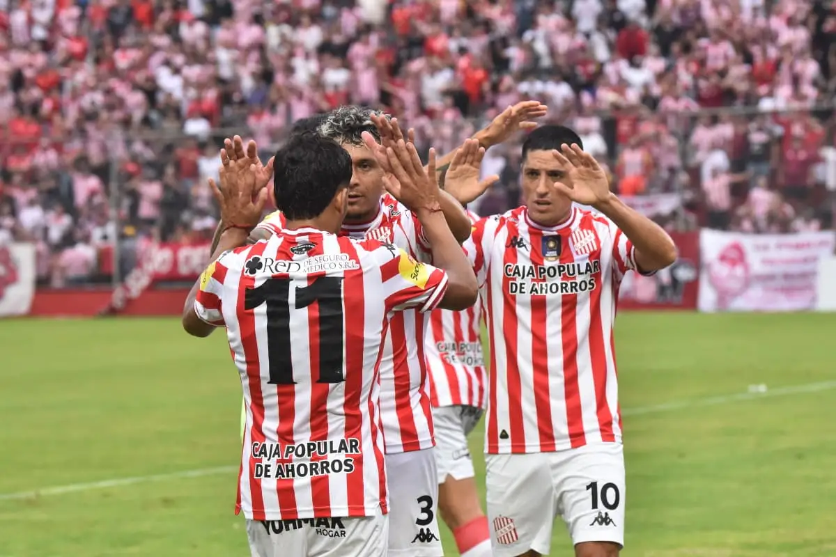 ENCUENTRO CLAVE. El Santo visitará a su par sanjuanino en búsqueda de mantenerse en los primeros puestos del grupo B | FOTO: Osvaldo Ripoll.