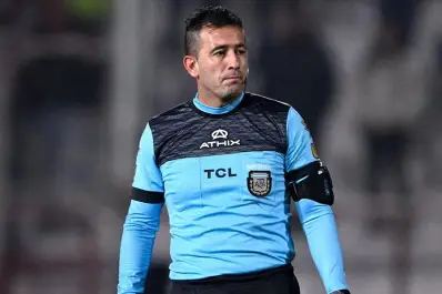 Denuncian al árbitro Lobo Medina por presunto arreglo de partido en la Primera Nacional