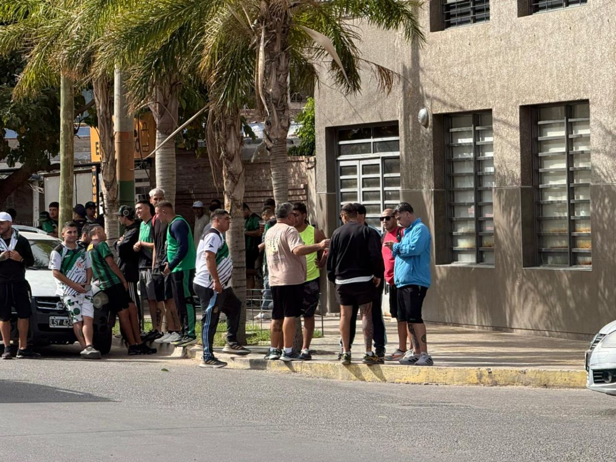 TRANQUILIDAD. A pesar de la presencia de hinchas tucumanos, no hubo disturbios con la parcialidad sanjuanina.