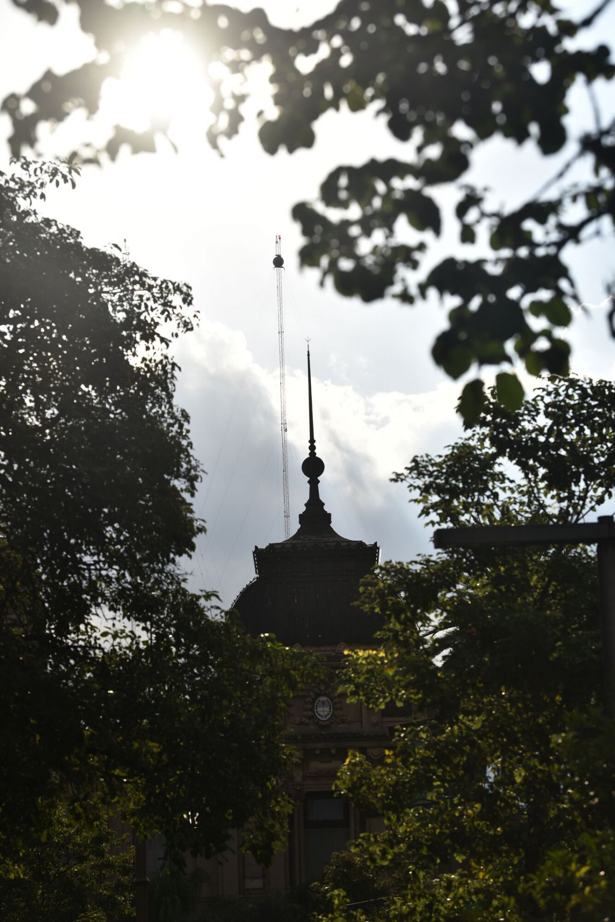 PRONÓSTICO. Las nubes del atardecer anticipaban que puede haber lluvias el fi de semana.