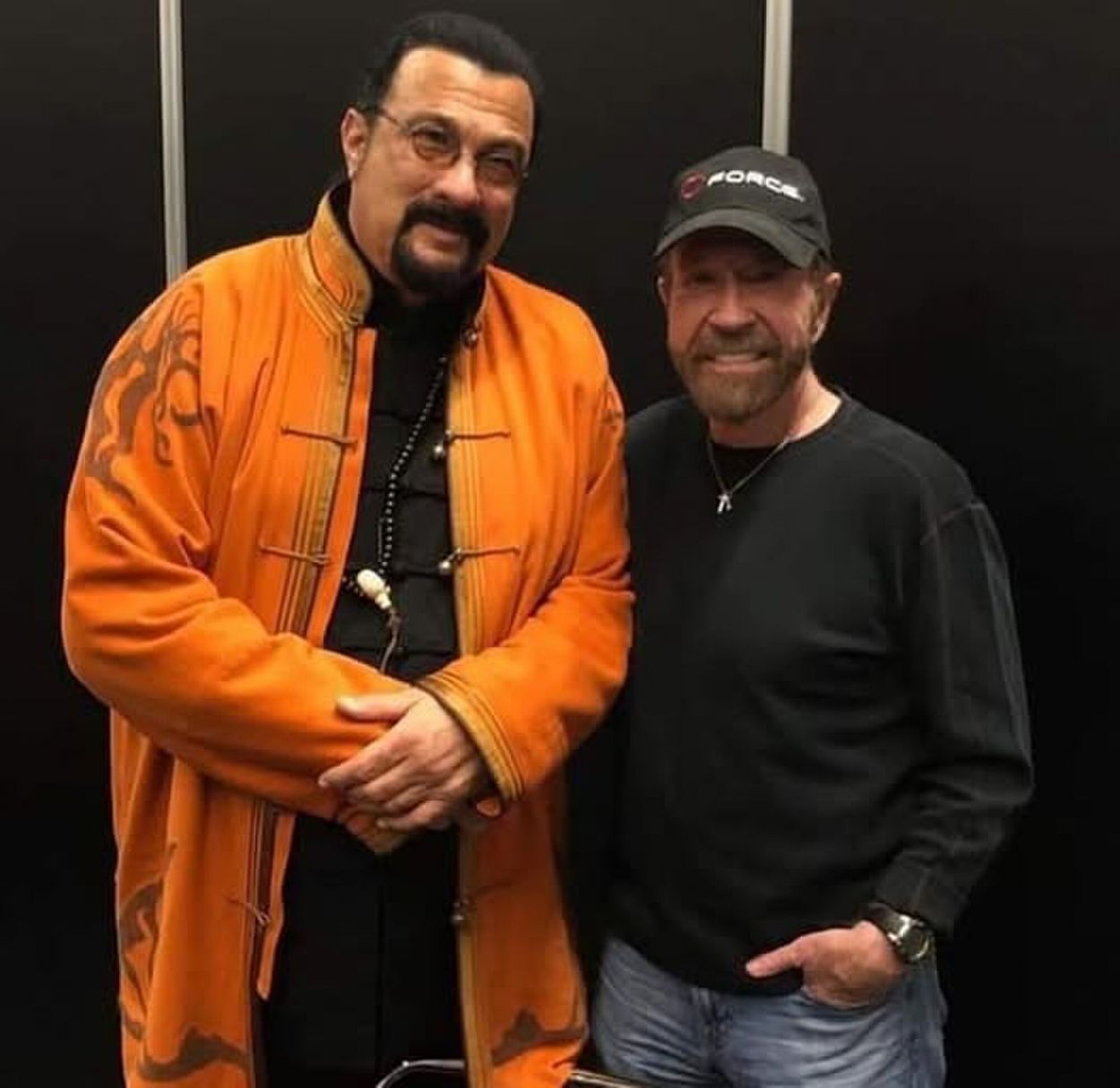DOS LEYENDAS. Steven Seagal y Norris, protagonistas de una era dorada del cine de artes marciales.