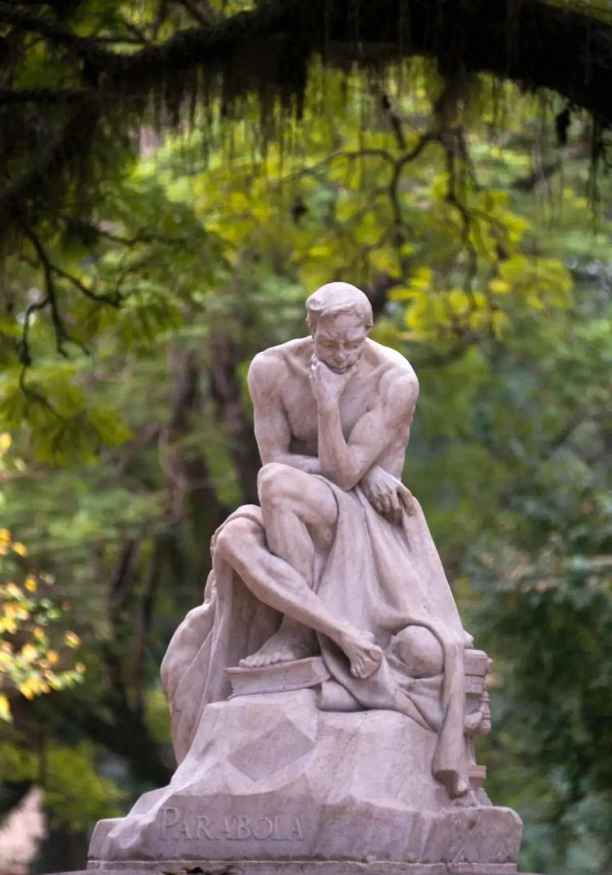 Recuerdos fotográficos: La estatua “Parábola” se ha quedado sin cobijo