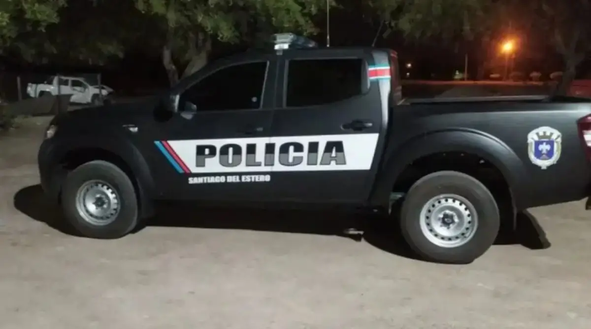 Un patrullero de la Policía de Santiago del Estero. 