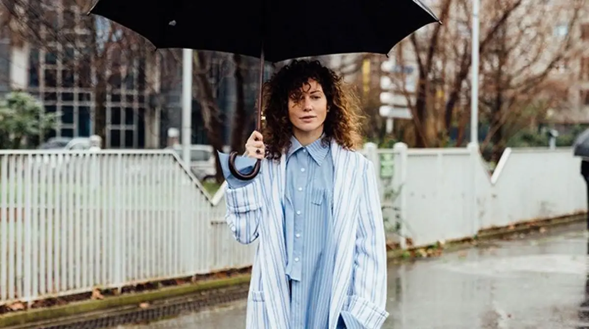 Las prendas esenciales para una temporada lluviosa de otoño. 