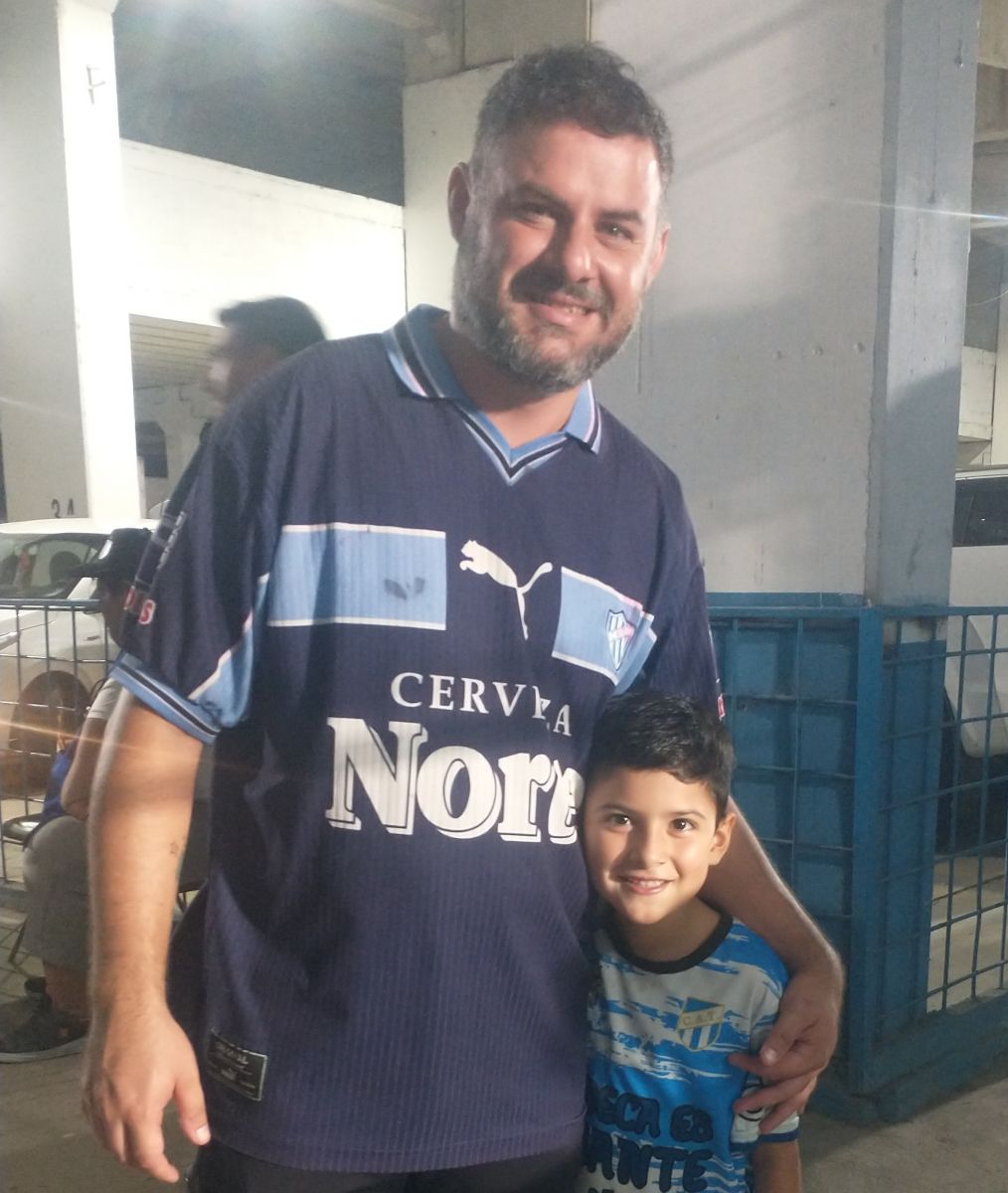 CÁBALA. La camiseta de Leonardo le trajo suerte al equipo de Falcioni.