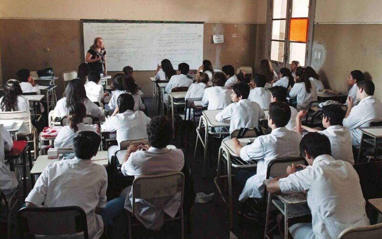 LA EDUCACIÓN EN DEBATE. El sistema surfea entre cambios, críticas y desafíos.