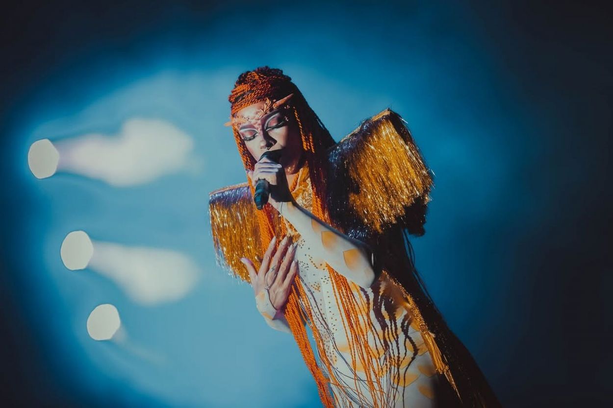 ARTE. Las acrobacias y la música son protagonistas durante la obra.