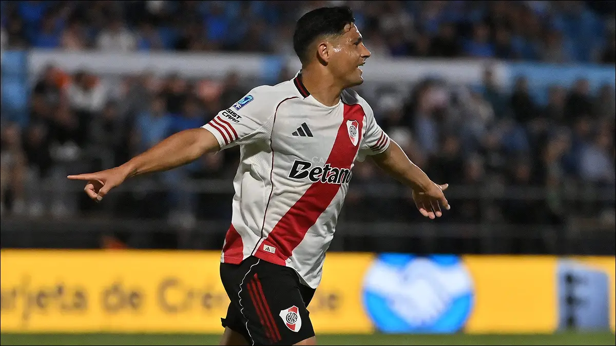 DEFINICIÓN. Maximiliano Salas aprovechó el espacio en el final y selló el triunfo de River en Río Cuarto.