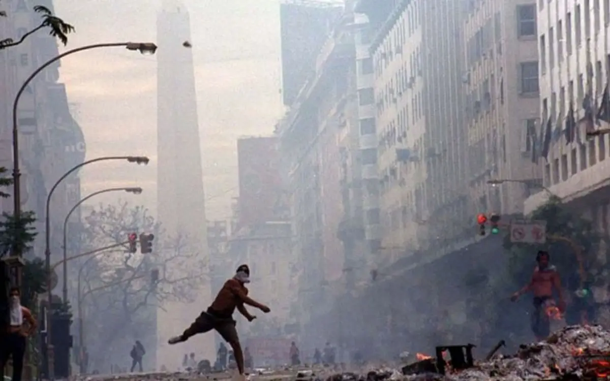 SALIDAS DEMOCRÁTICAS. De la crisis de 2001 la Argentina emergió por la vía institucional.