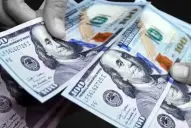 El dólar oficial operó estable por tercera jornada consecutiva y el blue subió $5