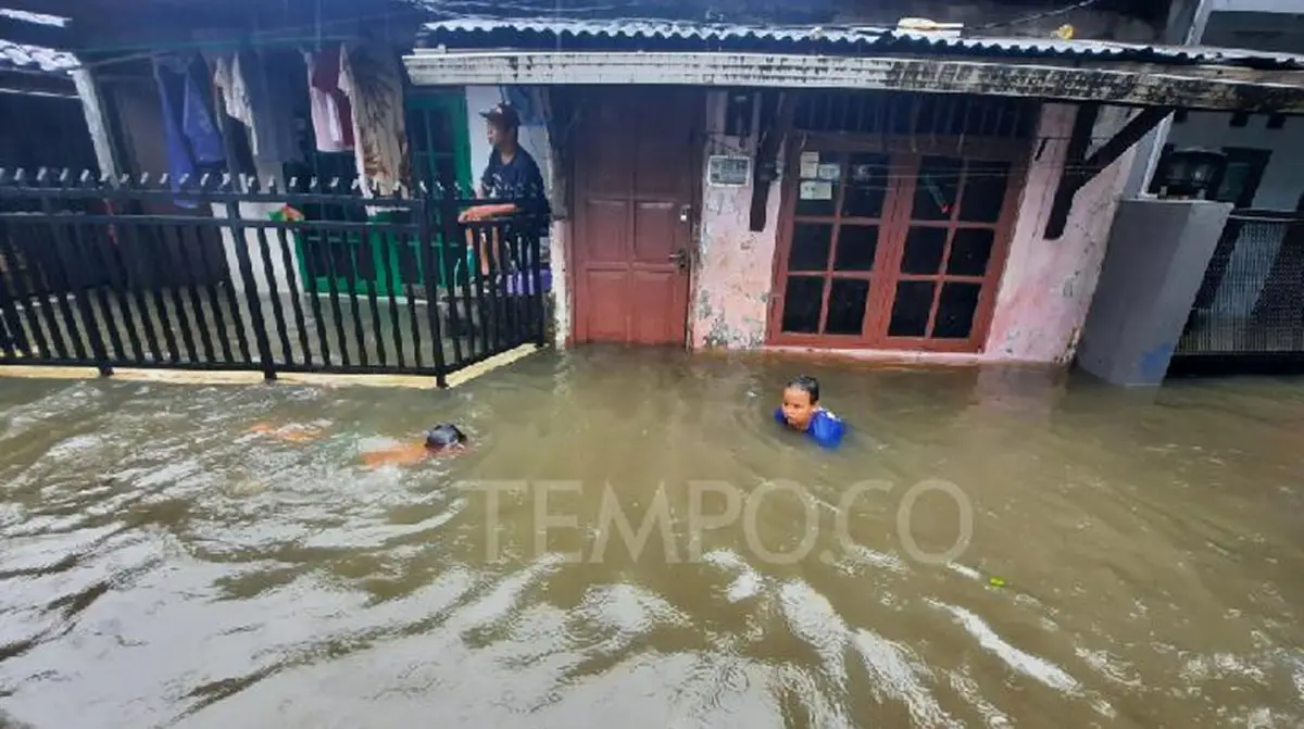 Las inundaciones anegaron 46 barrios en el este de Yakarta.
